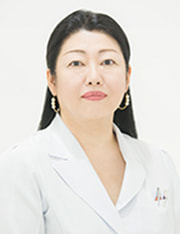 白金高輪海老根ウィメンズクリニック院長・海老根真由美先生。