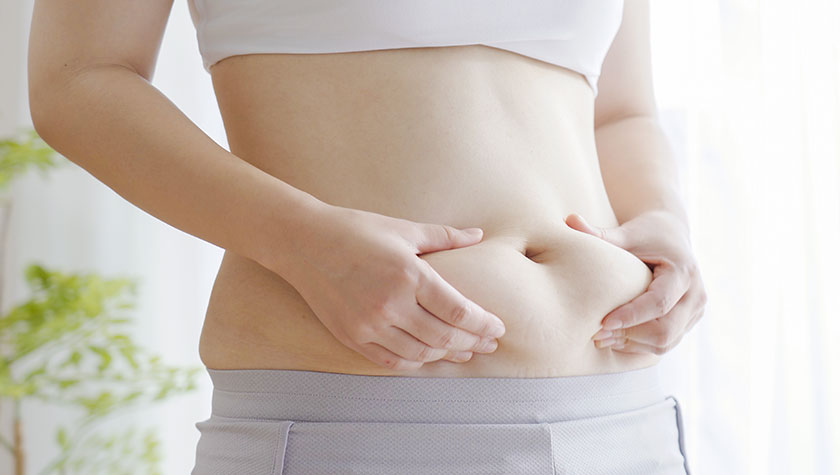 【医師監修】女性のお腹周りの脂肪は落としにくいって本当？無理なく落とす方法とは