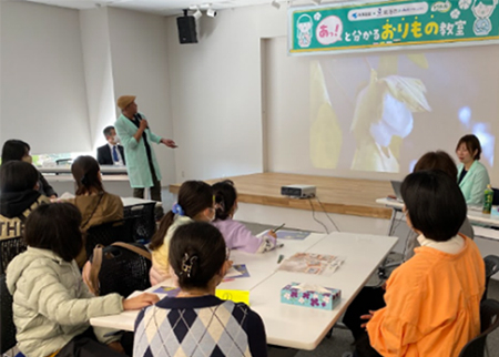 親子で学ぶ“あっ！と分かる”おりもの教室の様子④