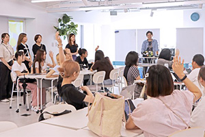 デザインについて協議する様子