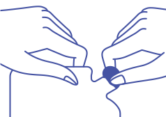 注ぎ口を開けます。パック上部にある切り口からゆっくりお切りください。