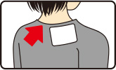 [肩]首もとが詰まった肌着に貼る